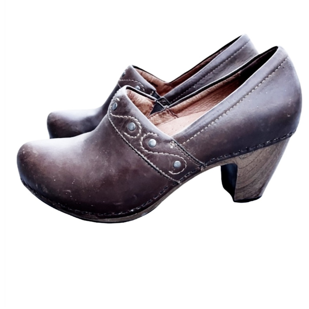 Dansko Clogs Size 38 Brown Leather Studs